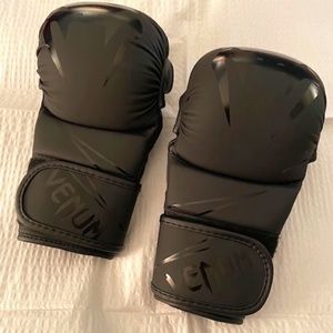 Classic MMA Hybrid Sparring Gloves - Venum - Black - L/XL